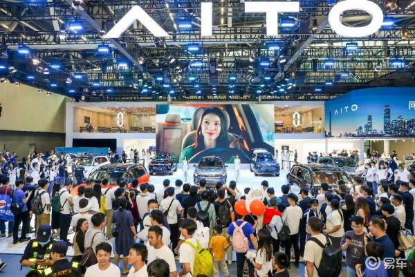 問界M9新M9上市引爆市場(chǎng) 強(qiáng)勁大定數(shù)量背后的網(wǎng)絡(luò)技術(shù)服務(wù)賦能